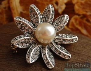 ANTYGONA - srebrna brosza z perłą i kryształami