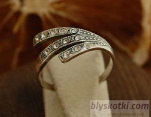 AJA - srebrny pierścionek z kryształkami