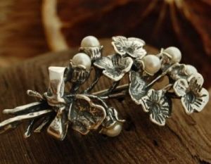 ASTER - srebrna broszka z perłami