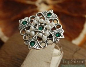 BIZZ - srebrny pierścionek perły i szmaragdy