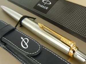 Długopis PARKER Jotter stalowy GT Etui Parker z eko-skóry - PARKER Jotter stalowy GT z etui
