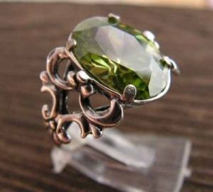 FAUNO - srebrny pierścionek z oliwinem