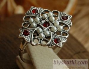 CESARTA - srebrny pierścionek z rubinem i perłami