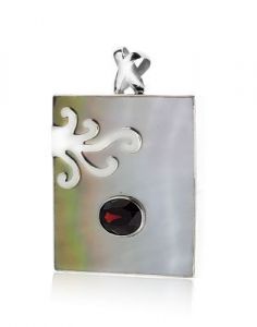 wisiorek z wieloma 
kamieniami ﻿,srebro 925 ﻿i macica perłowa