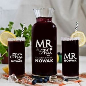 Mr&amp;Mrs - Zestaw grawerowana karafka i dwie szklanki - Karafka i 2 szklanki