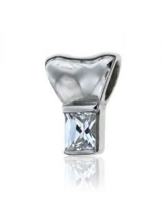 wisiorek ,rodowane srebro 925 ﻿i 
cyrkonia