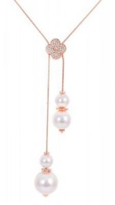 Naszyjnik z wiszącymi szklanymi perłami i koniczynką wysadzaną kryształkami