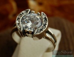 AUSTRIA - srebrny pierścionek z kryształkami